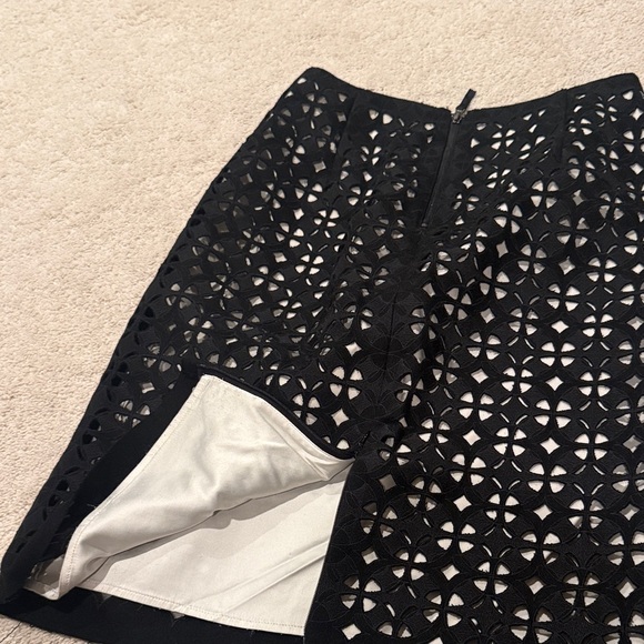 Elie Tahari skirt. - Picture 3 of 3
